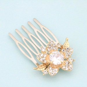 Small Wedding comb Gold veil comb Bridesmaid hair comb Wedding hair jewelry Bridal hair accessories for bun Wedding hair comb Headpiece Side