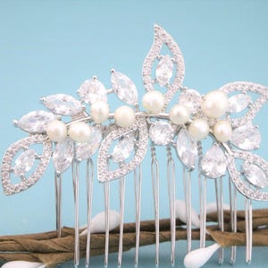 pearl and crystal wedding hairpiece Silver Wedding hair comb Gold veil comb Rhinestone Wedding comb Bridal hair accessories for bun Bridal