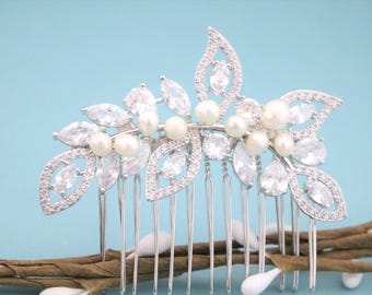 pearl and crystal wedding hairpiece Silver Wedding hair comb Gold veil comb Rhinestone Wedding comb Bridal hair accessories for bun Bridal