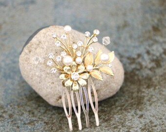 Pearl Wedding Hair Comb: Rhinestone Bridal Hair Piece Gold hair comb Wedding hair clip Bridesmaid hair piece Wedding headpiece Bridal comb