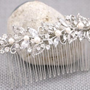 Pearl side comb Silver Wedding hair comb Bridal hair piece Wedding hair accessories for bun Bridal headpiece Wedding comb Rhinestone comb in