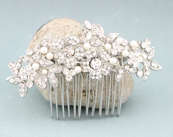 Pearl Bridal hair clip Bridal hair accessories Wedding hair piece Side