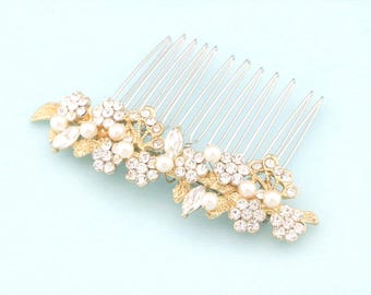 Gold Wedding hair comb Small Bridal comb Bridesmaid hair piece Wedding hair jewelry Bridal hair accessories for bun Wedding comb Pearl comb