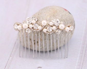 Dainty Bridal Hair Comb Gold veil comb Pearl side comb Wedding hair accessories for bun Rose gold Wedding hair comb Rhinestone headpiece