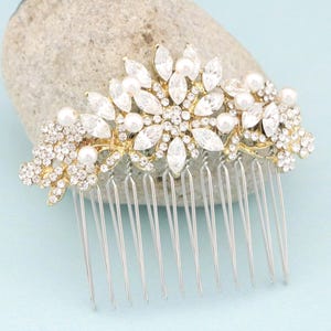 Bridal hair accessories for bun Gold veil comb Wedding hair jewelry Bridal hair clip Wedding headpiece Wedding hair comb Side Bridal comb