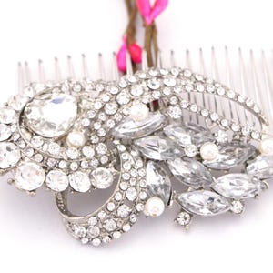 Silver Wedding hair comb Pearl side comb Wedding hair piece Rhinestone Wedding comb updo Crystal Bridal hair comb Wedding hair clip Pearl