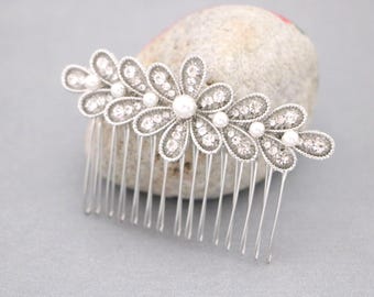 Bridal hair piece Silver Wedding hair accessories for bun Pearl Wedding hair comb Rhinestone Wedding comb Gold veil clip Wedding hair clip