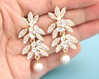 wedding earrings for brides crystal earrings Rose gold wedding earrings dangle Rhinesotne earrings Bridal jewelry earrings Bridal earrings