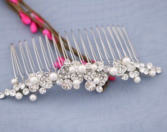 pearl and crystal wedding hairpiece Pearl drop Wedding earrings Silver Crystal earrings Bridal hair accessories for bun Wedding hair comb