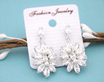 Silver Pearl Wedding earrings Dainty Wedding Jewelry Gold Elegant Pearl Dangles earrings Rhinestone earrings Gold Bridal earrings Wedding