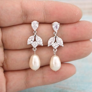 Wedding Pearl Earrings pearl bridal earrings Wedding drop earrings teardrop earrings bridesmaid earrings wedding jewelry bridesmaids gift