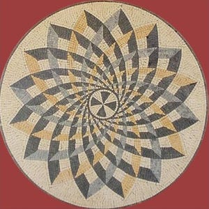 Peut inclure: Carreau de mosaïque circulaire avec un motif floral géométrique. La mosaïque présente un motif en spirale avec des formes grises, jaunes et noires sur un fond beige. Le carreau est posé sur un fond rouge.