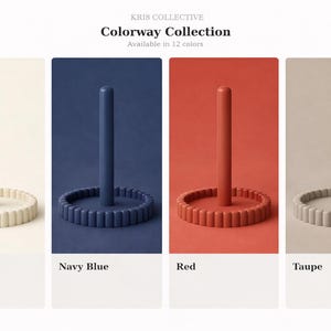 Puede incluir: La imagen muestra la colecci&oacute;n Colorway de soportes decorativos en crema, azul marino, rojo y topo. Cada soporte tiene un poste central y una base circular con un dise&ntilde;o acanalado. El texto "Colorway Collection" es visible.