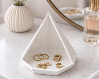 Bandeja organizadora con forma de pirámide geométrica, bandeja decorativa impresa en 3D para anillos y artículos pequeños.