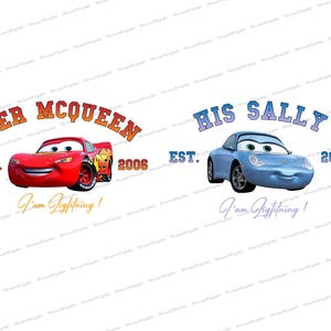 Puede incluir: Dos diseños con personajes de la película Cars. Uno dice "Her McQueen" con un coche rojo, y el otro "His Sally" con un coche azul. Ambos diseños incluyen el texto "Est. 2006" y "I am Lightning!"