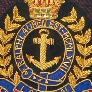 Anpassad broderad polo-ankarevapenmärke, handgjord guldtackkrona och lagerbladskavajermärke