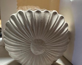 Jarrón de girasol - Decoración única para el hogar / Jarrón escultural para flores secas, frescas o artificiales / Regalo para ella o inauguración de la casa. Expositor para estantería.
