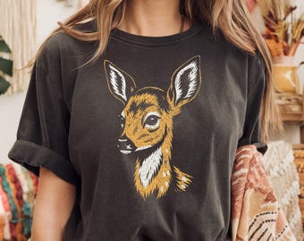Komfort Farben Rehkitz Shirt, Linolschnitt Baby Reh T-Shirt, Cottagecore T-Shirt, Block Print Waldtier Top, Natur Liebhaber Geschenk