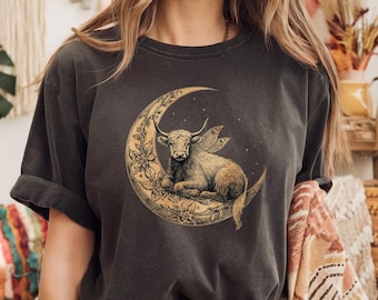 Highland Cow Lover Gift, Celestial Crescent Moon Engraving Shirt, Winged Highland Cow Mystical Cottagecore Tee, Vintage Gold Botanical Art