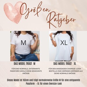 May include: A size guide image featuring two models wearing white t-shirts. One model wears size M, the other XL. Text in German explains how to choose the right size for a normal or oversized fit. The model is 163cm tall and usually wears size M.