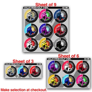 Puede incluir: Una colecci&oacute;n de hojas de pegatinas Valkyrievolt Ver. con dise&ntilde;os circulares de Beyblade en varias combinaciones de colores. Las hojas est&aacute;n disponibles en juegos de tres, seis o nueve pegatinas, cada una con el texto Valkyrievolt Ver. y S1XK.