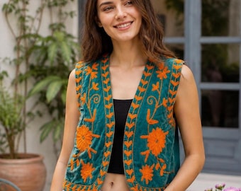 Samtweste mit Blumenstickerei | Ärmellose Boho-Weste mit offener Vorderseite | Festivaljacke für Damen im Ethno-Stil
