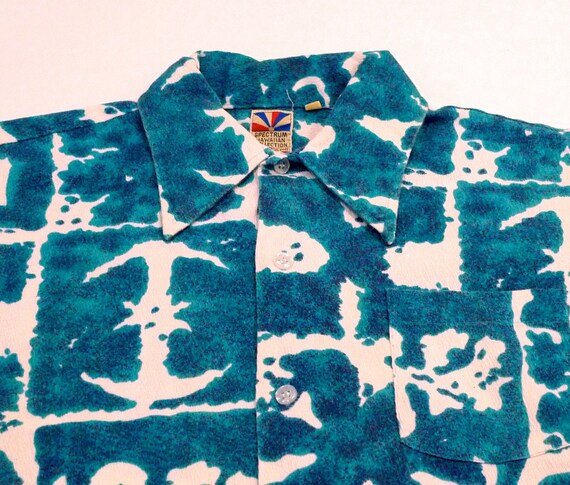 Blue and White Hawaiian Shirt 1960s Vintage Geome… - image 3