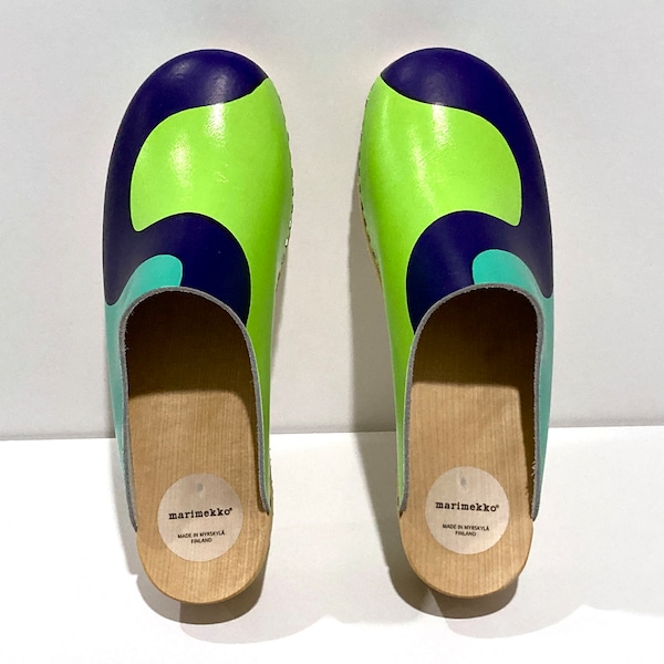 Marimekko Clogs Vintage Seireeni Print Slip On Shoes Made in Finland - USA Womens Size 9.5 - Mod Lime Green Purple Swirl - Birch Wood