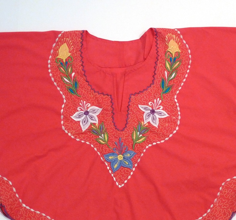 Red Pink Embroidered Caftan Top Vintage Pullover Poncho Blouse Dark Pink with Floral Embroidery Batwing Shirt Caftan Dashiki Plattermatter