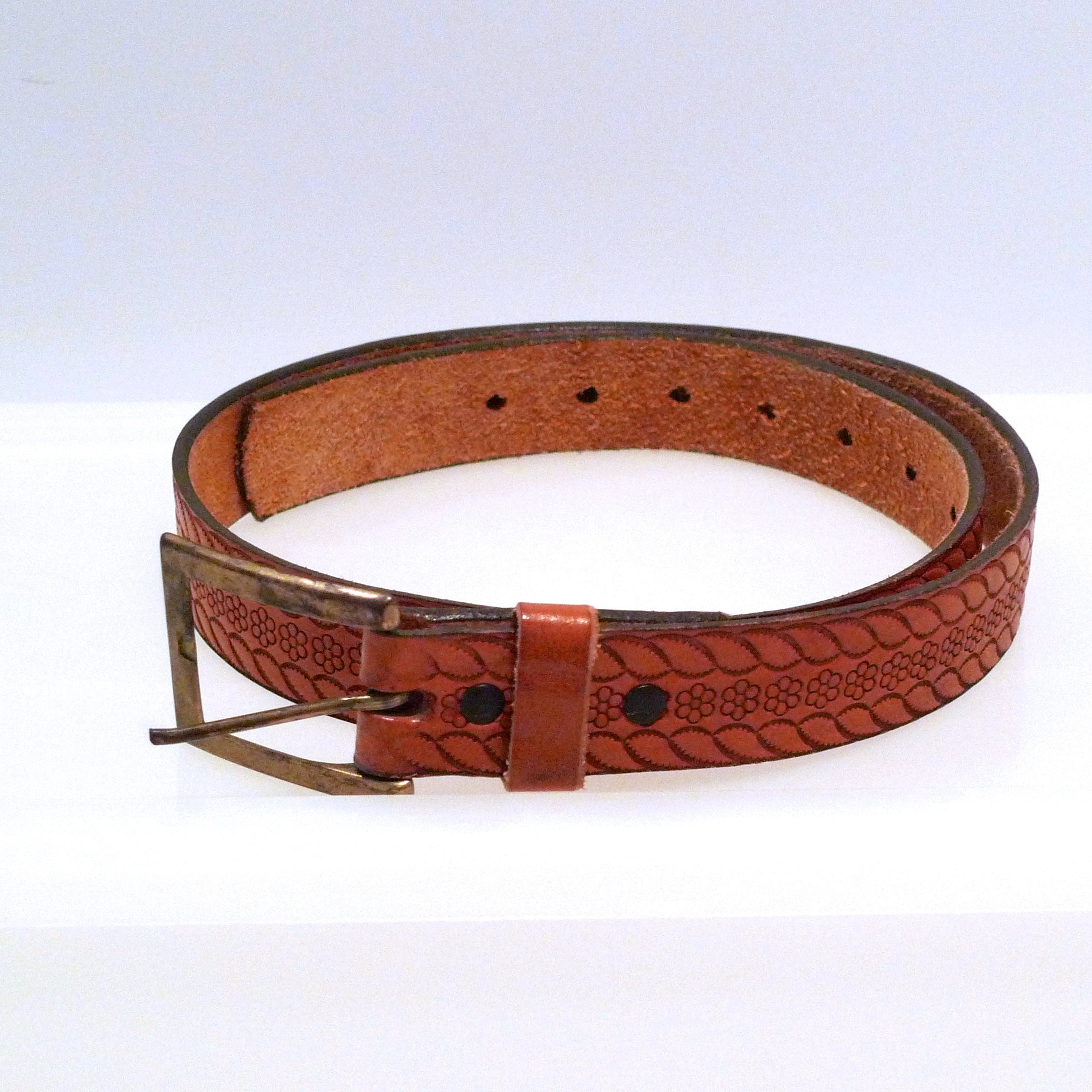 Tooled Leather Belt With Flowers 70s 1980s Vintage Boho  display picture 1