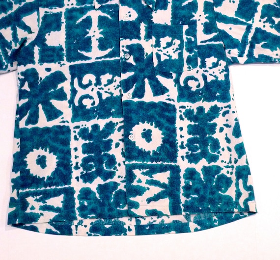 Blue and White Hawaiian Shirt 1960s Vintage Geome… - image 2