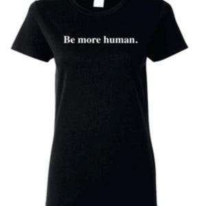 Be More Human T-Shirt, Empathie Freundlichkeit Shirt, Bewusstsein für psychische Gesundheit T-Shirt, Inspiration Zitat Shirt, Positive Botschaft Grafik T-Shirt