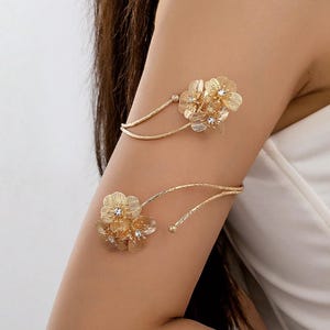 Gold Floral Arm Cuff Bracelet – Adjustable Upper Arm Bangle with Rhinestones – Statement Flower Arm Jewelry for Women – Festival Accessory
