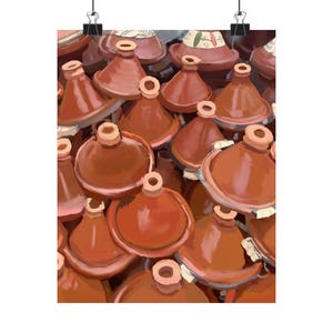 Może przedstawiać: Artystyczne przedstawienie licznych garnków tagine z terakoty. Garnki mają stożkowe pokrywki i zaokrąglone podstawy, z ciepłą, ziemistą paletą barw. Obraz przedstawia tradycyjne marokańskie naczynia kuchenne, idealne do wolno gotowanych gulaszy i tagine.