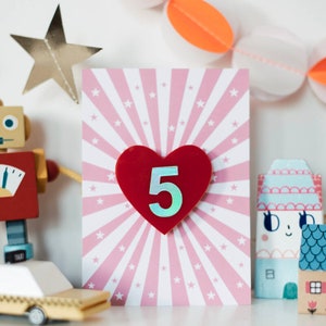 Carte postale d'anniversaire personnalisée avec badge d'âge