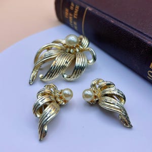 Vintage 1950s Coro Gold Tone Flower Brooch and Clip-On Earrings Set with Faux Pearls