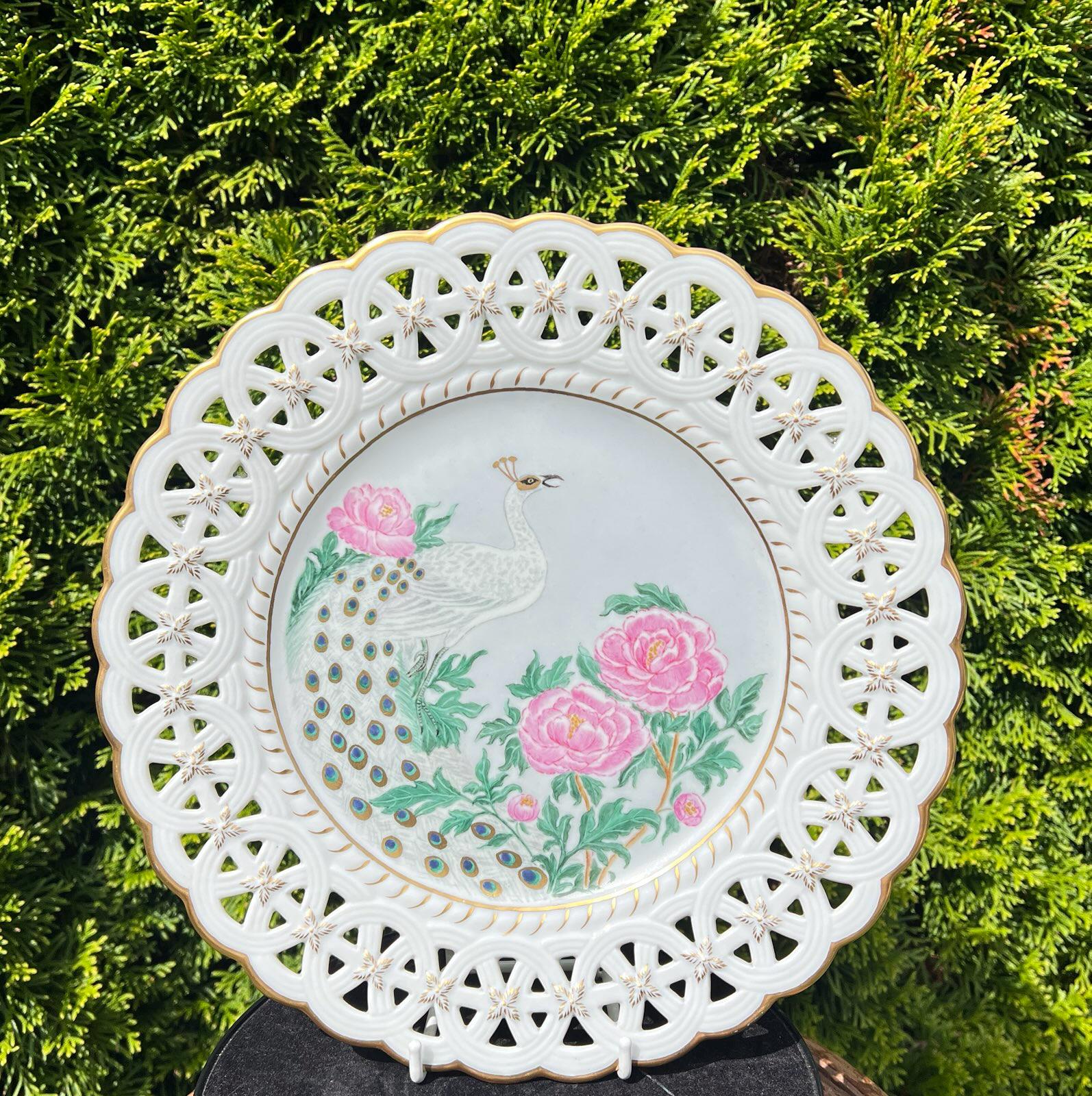王侯貴族が愛した白い黄金　手描きの花と編み目模様　ルートヴィヒスブルクの小皿 Ludwigsburg porcelain - Etsy 日本
