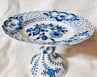 Magnífico cuenco calado de Meissen sobre una base alta – patrón de cebolla – período Pfeiffer (ca. 1924) – primera calidad