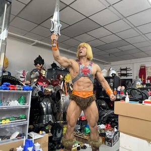 Miecz mocy He-Mana w rozmiarze rzeczywistym, metalowy rekwizyt do cosplayu superbohatera zdjęcie 8