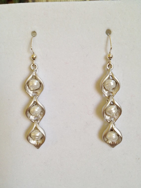 Items similar to Silver and Pearl Bridal Earrings on Etsy