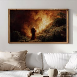 Puede incluir: Una pintura de paisaje enmarcada representa una figura con una larga túnica frente a un dramático telón de fondo de fuego. La obra de arte, con su cálida paleta de colores marrones y naranjas, está enmarcada en un marco de madera, añadiendo un toque clásico a la escena.