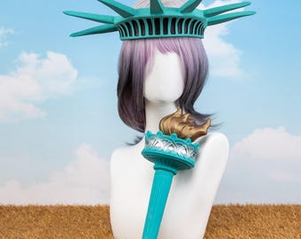 Von der Freiheit inspiriertes Kostüm-Set mit Kronen-Stirnband-Fackel-Requisite und Vateristischem Notizbuch - Perfekt für Juli-Feiern, Cosplay und Themenveranstaltungen