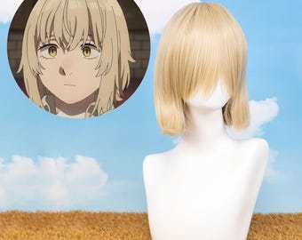 May include: A light blonde wig with a short, layered style, displayed on a white mannequin head. The wig features a blunt fringe and a side part. An anime-style illustration of a character with similar hair is in the background.