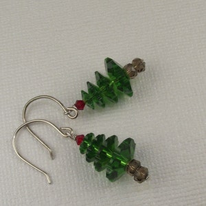 Swarovski crystals. oh Christmas tree...but these earrings are made of swarovski crystals Bild 1