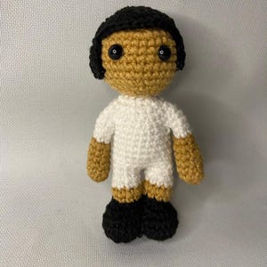 Soccer Player Amigurumi Keychain – Crochet Pattern PDF – Beginner Friendly