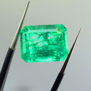 Natural Emerald cut Colombian Emerald 10 to 12cts Faceted Rare Gemstone for Emerald jewelry making Emerald Ring , Emerald Pendant Jewelry