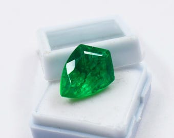 21Ct Natural Colombian Emerald Shield Cut Loose Gemstone Vivid Green Certified Rare Gem