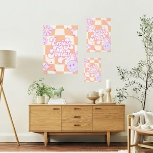 Póster retro "Disfruta hoy": arte mural estético en tonos pastel, impresión con frase "Vibras positivas", decoración de habitación con estilo moderno de los años 70