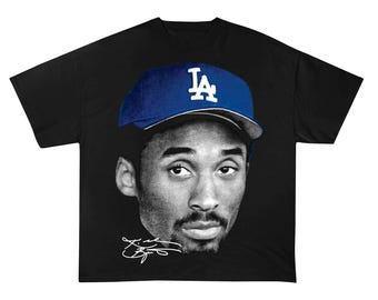 "Kobe Bryant ""Big Face Dodgers"" Grafik-T-Shirt."