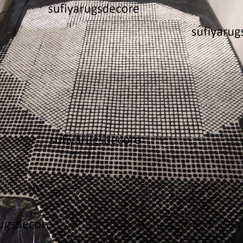 Black And White Tiniy Polka Dot Round Rug main image 1